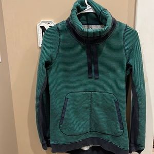 Lululemon turtleneck sweatshirt